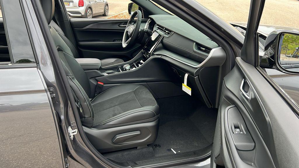 new 2025 Jeep Grand Cherokee L car, priced at $40,985