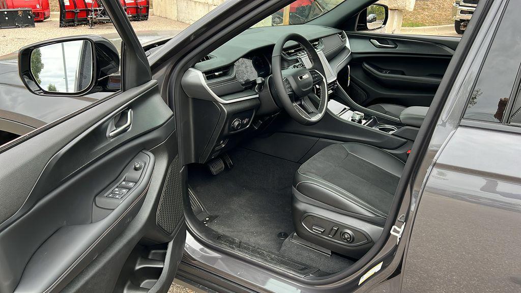 new 2025 Jeep Grand Cherokee L car, priced at $40,985
