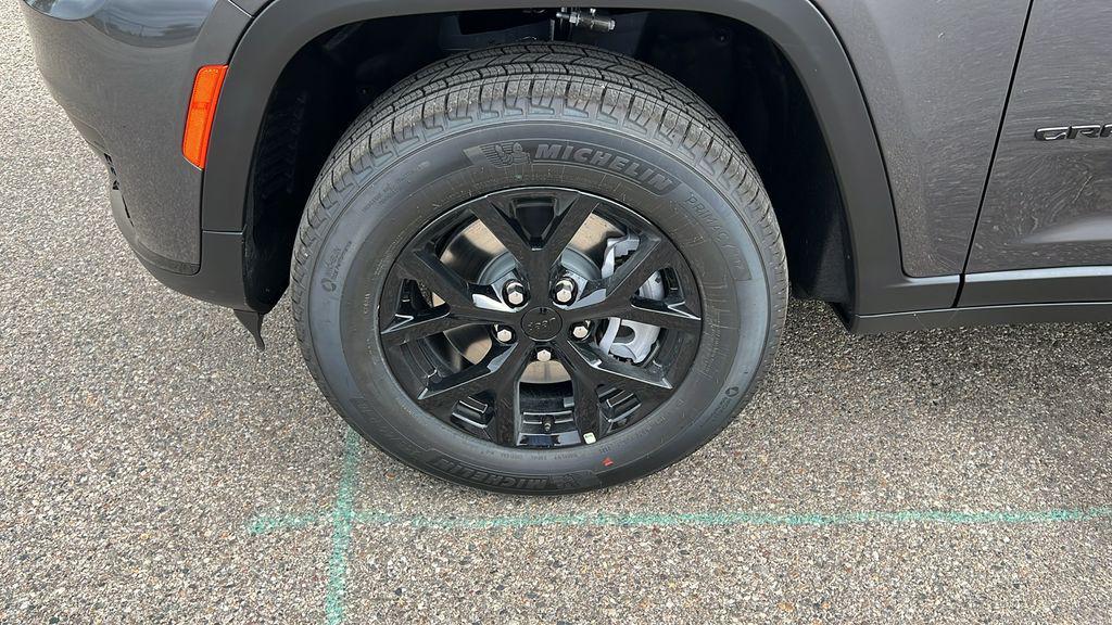 new 2025 Jeep Grand Cherokee L car, priced at $40,985