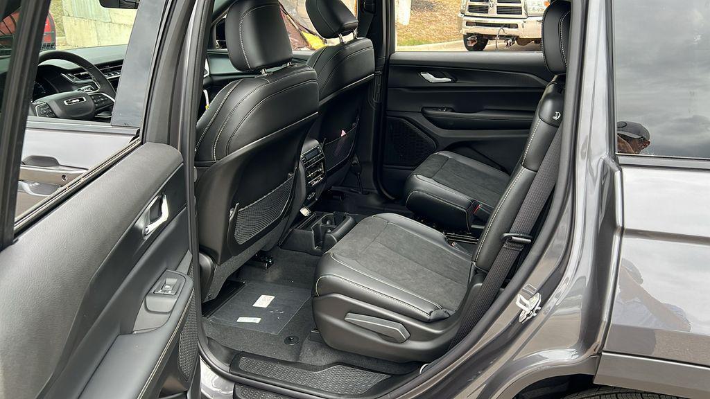 new 2025 Jeep Grand Cherokee L car, priced at $40,985