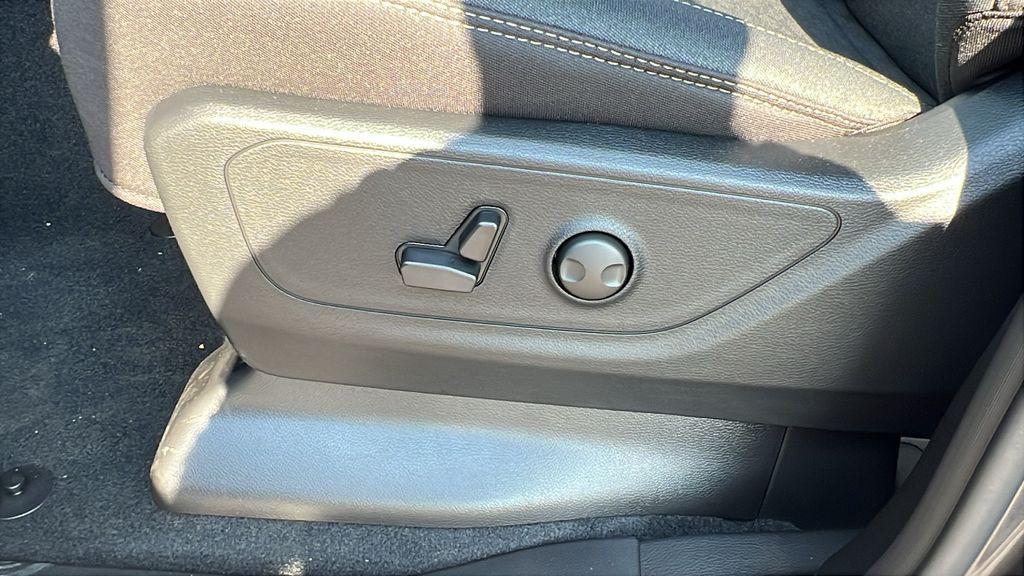 new 2025 Ram 1500 car, priced at $41,701