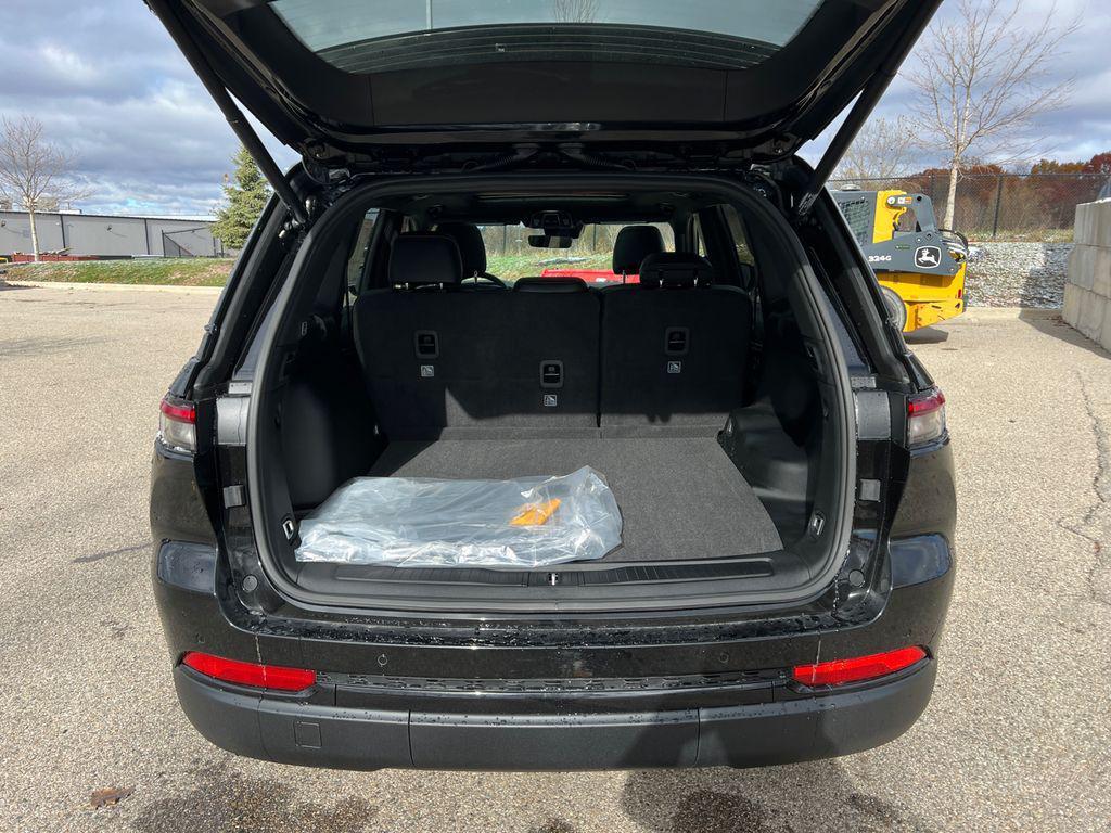 new 2025 Jeep Grand Cherokee car, priced at $46,808