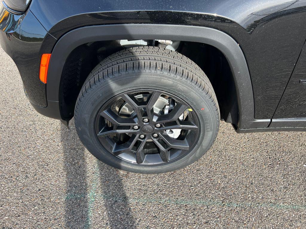 new 2025 Jeep Grand Cherokee car, priced at $46,308