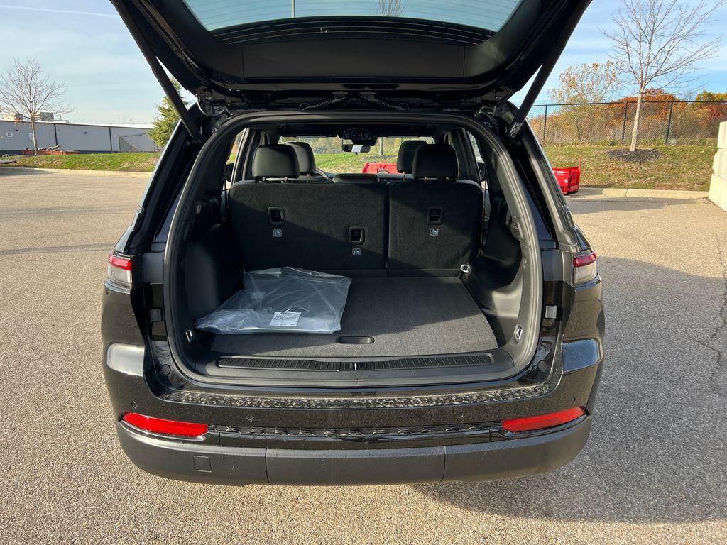 new 2025 Jeep Grand Cherokee car, priced at $46,308