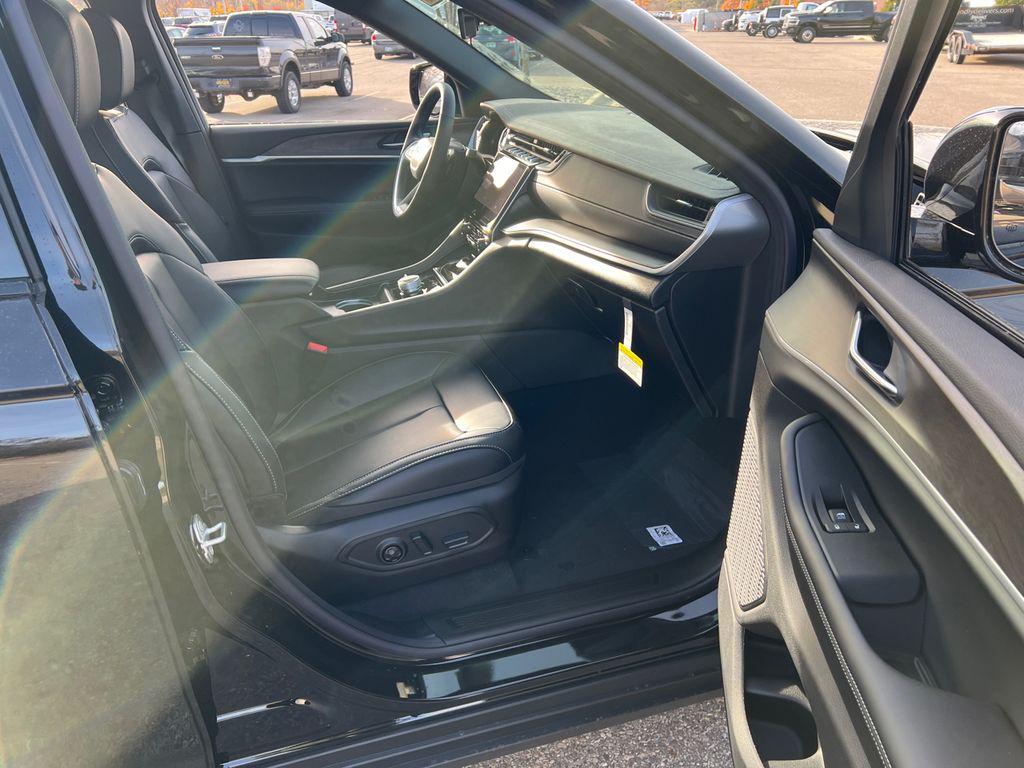 new 2025 Jeep Grand Cherokee car, priced at $46,308