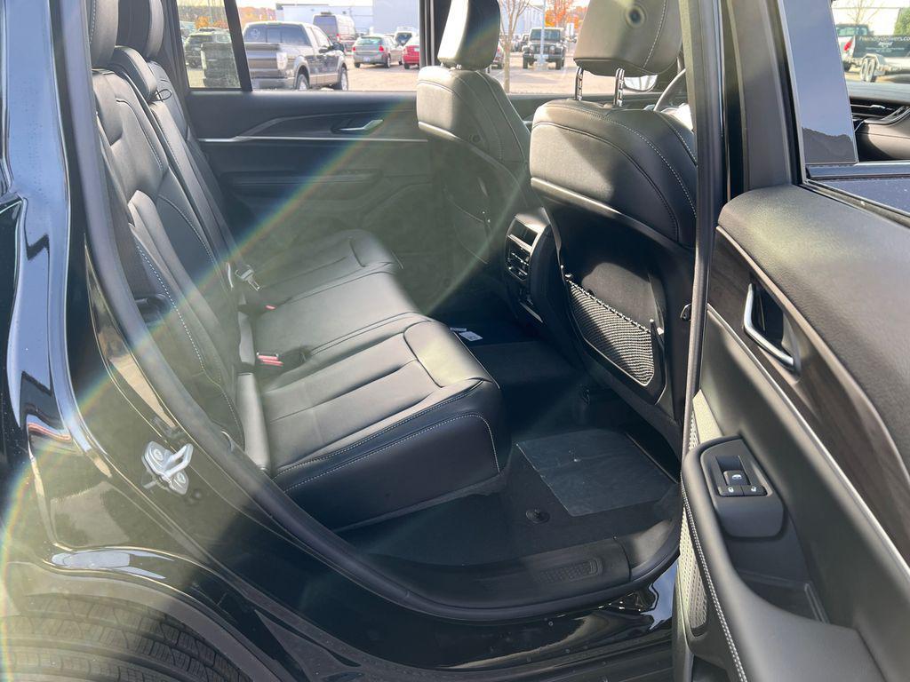 new 2025 Jeep Grand Cherokee car, priced at $46,308