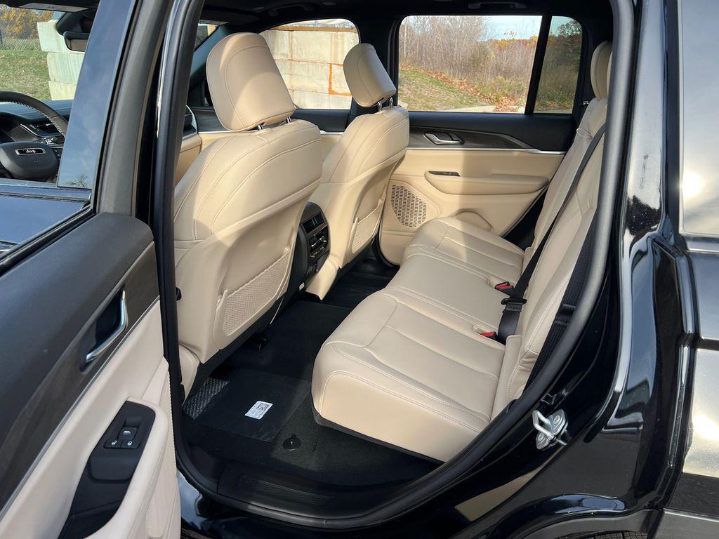 new 2025 Jeep Grand Cherokee car, priced at $43,124