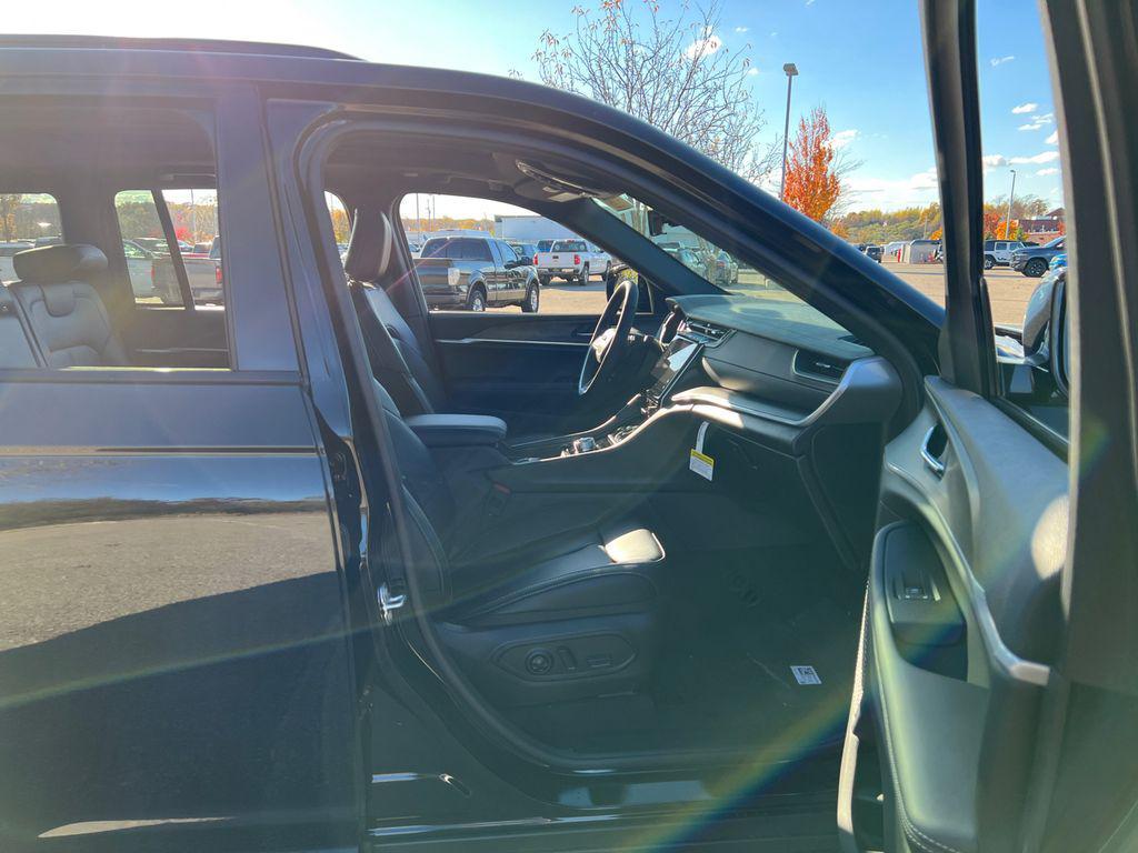 new 2025 Jeep Grand Cherokee car, priced at $45,454