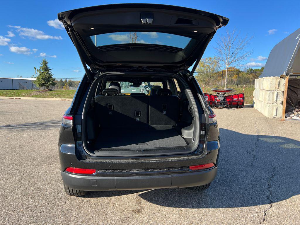 new 2025 Jeep Grand Cherokee car, priced at $45,454