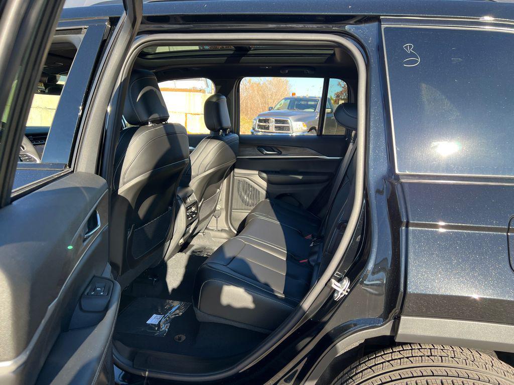 new 2025 Jeep Grand Cherokee car, priced at $45,454