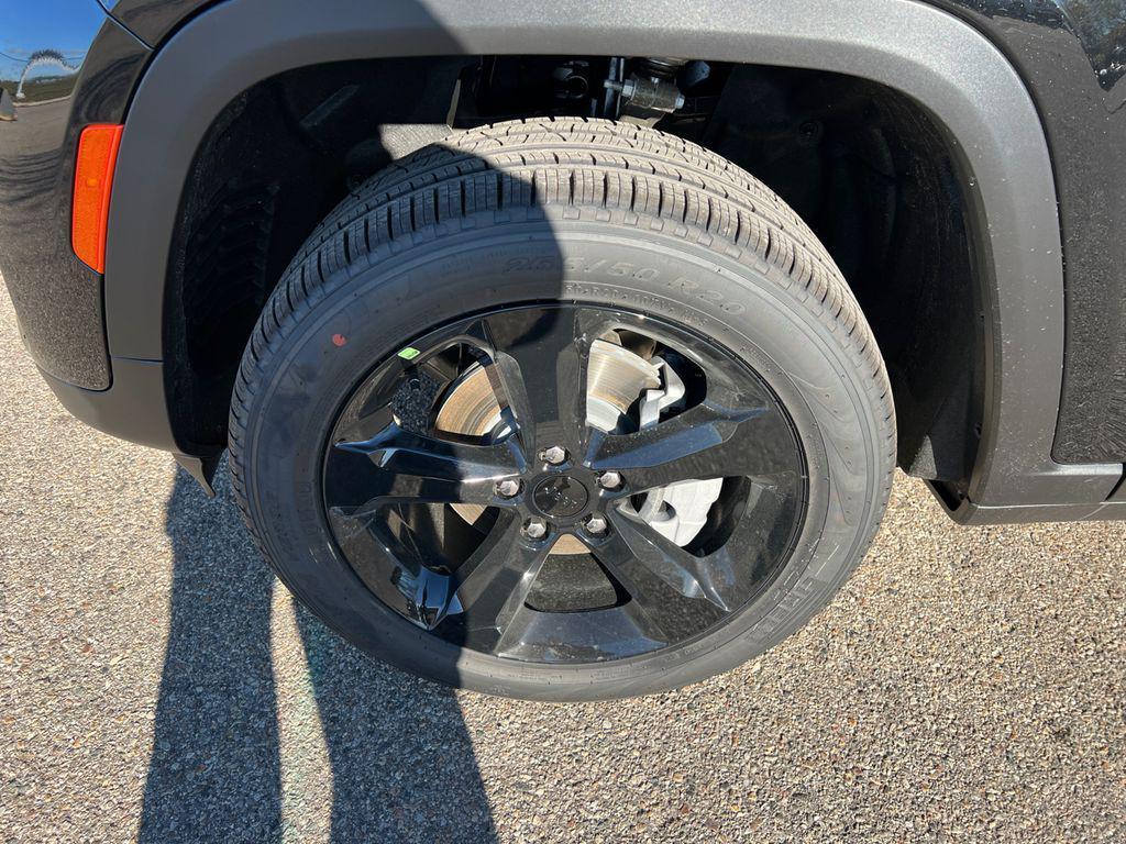 new 2025 Jeep Grand Cherokee car, priced at $45,454