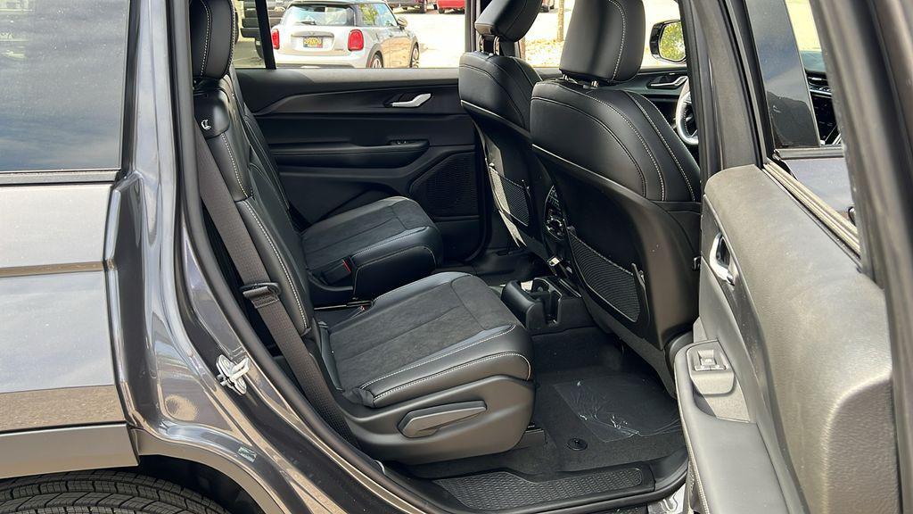 new 2025 Jeep Grand Cherokee L car, priced at $40,985