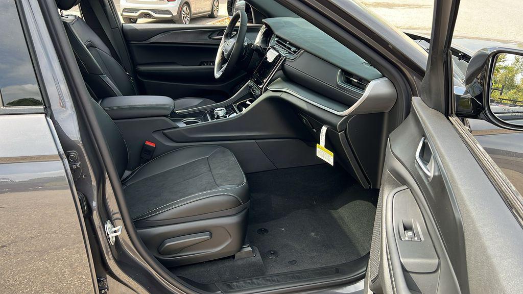 new 2025 Jeep Grand Cherokee L car, priced at $40,985