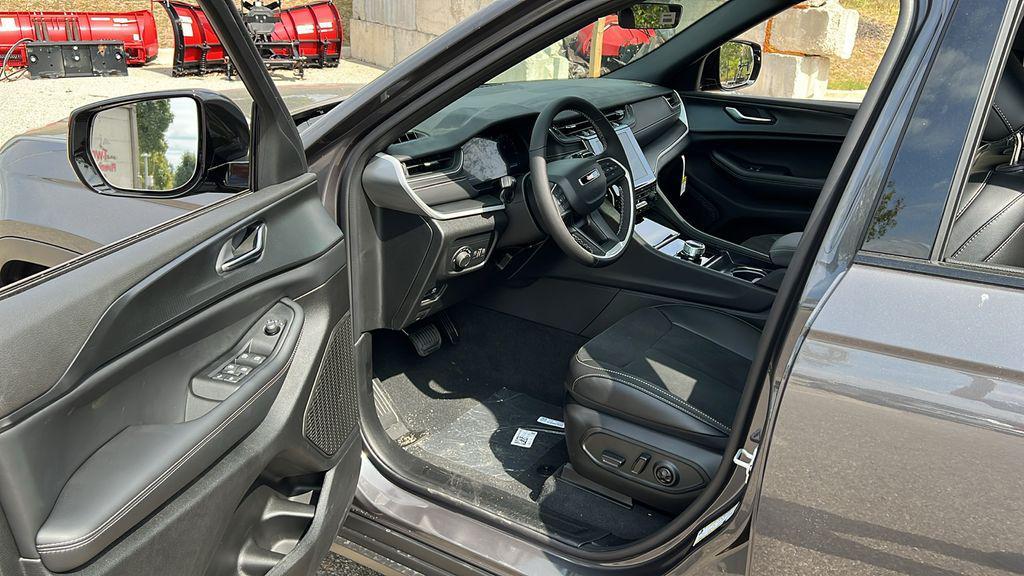 new 2025 Jeep Grand Cherokee L car, priced at $40,985