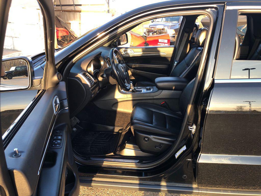 used 2022 Jeep Grand Cherokee car, priced at $28,000