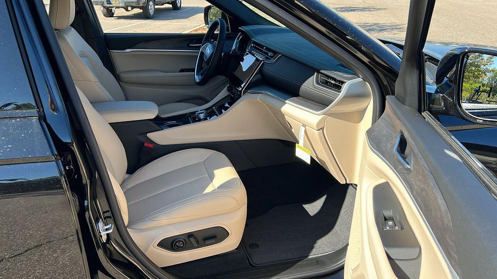 new 2025 Jeep Grand Cherokee L car, priced at $42,086