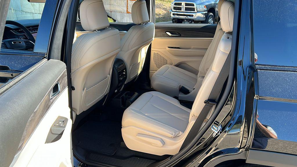 new 2025 Jeep Grand Cherokee L car, priced at $42,086