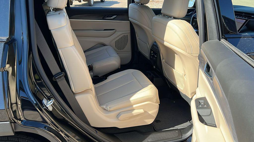 new 2025 Jeep Grand Cherokee L car, priced at $42,086