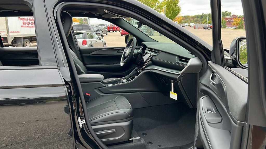 new 2025 Jeep Grand Cherokee L car, priced at $40,985