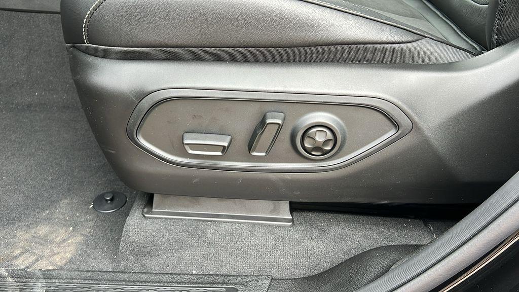 new 2025 Jeep Grand Cherokee L car, priced at $40,985