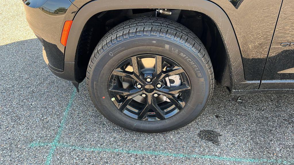 new 2025 Jeep Grand Cherokee L car, priced at $41,336