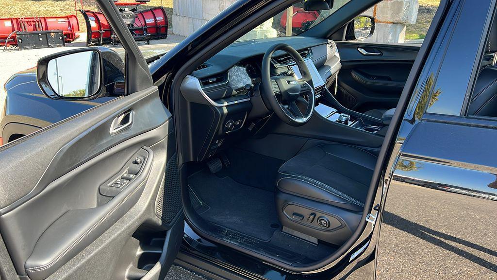 new 2025 Jeep Grand Cherokee L car, priced at $41,336