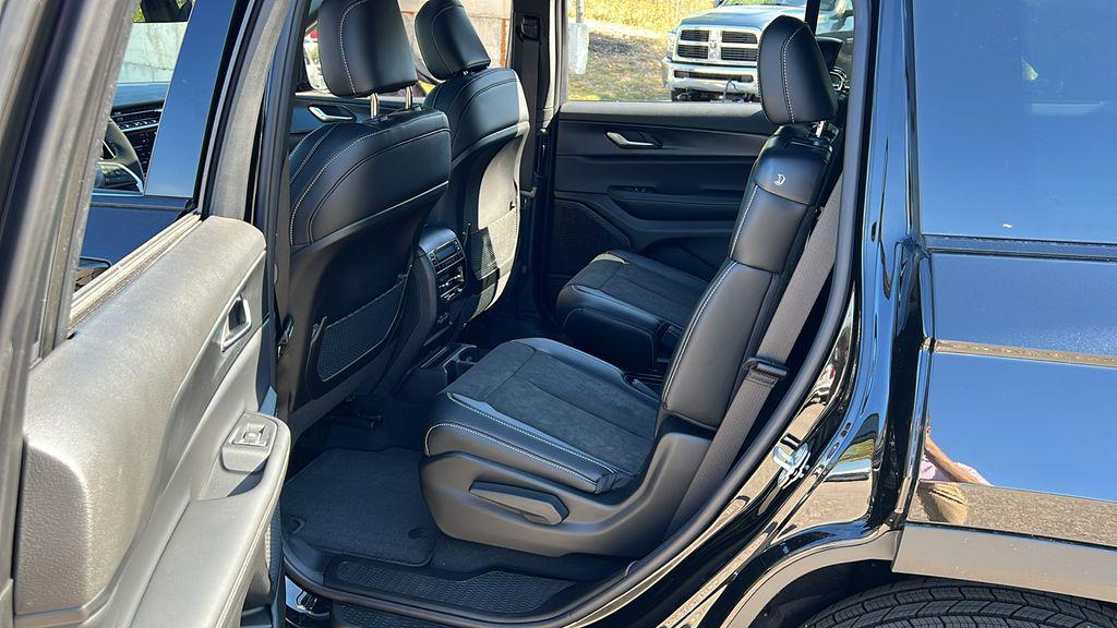 new 2025 Jeep Grand Cherokee L car, priced at $41,336