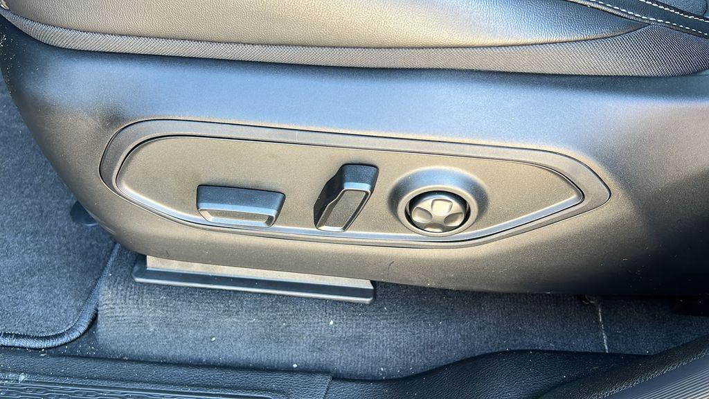 new 2025 Jeep Grand Cherokee L car, priced at $41,336