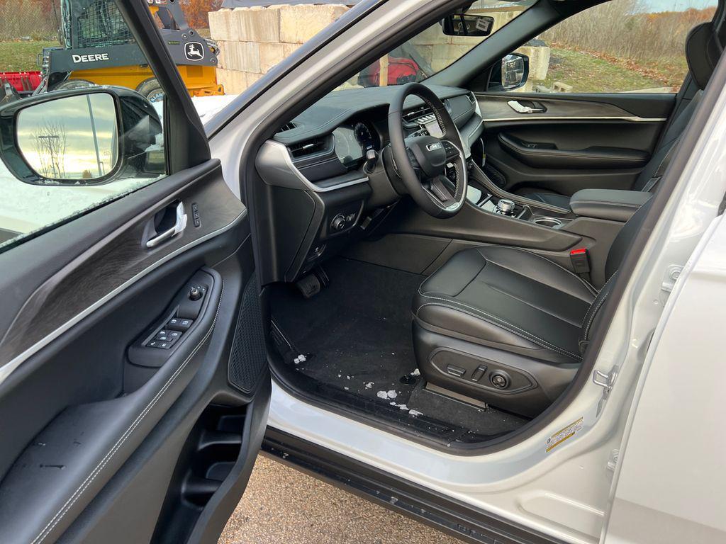 new 2025 Jeep Grand Cherokee L car, priced at $47,996