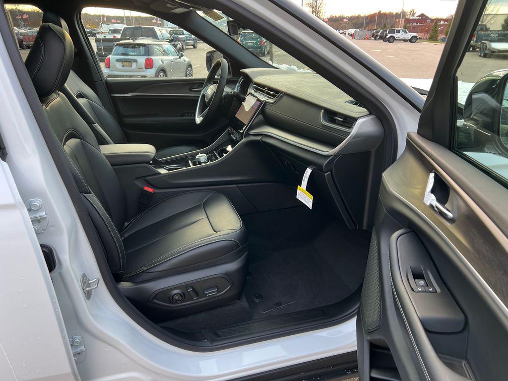 new 2025 Jeep Grand Cherokee L car, priced at $47,996