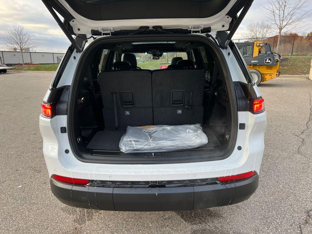 new 2025 Jeep Grand Cherokee L car, priced at $47,996