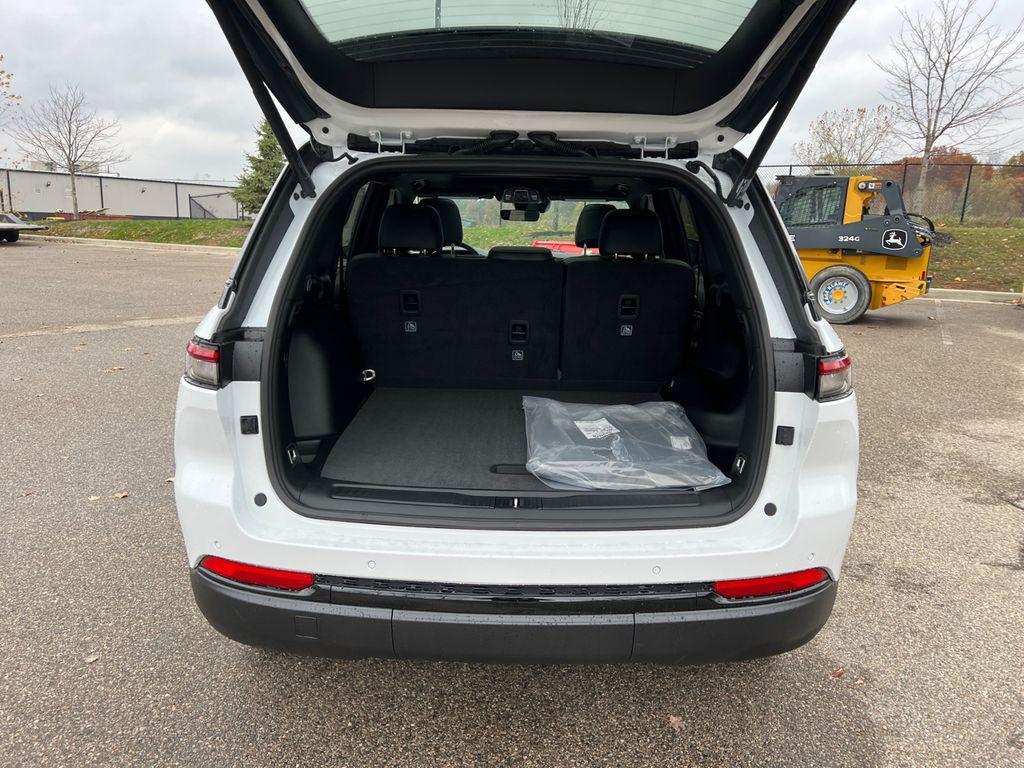 new 2025 Jeep Grand Cherokee car, priced at $45,799