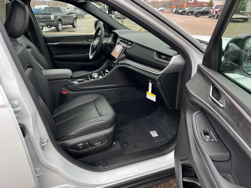 new 2025 Jeep Grand Cherokee car, priced at $45,799