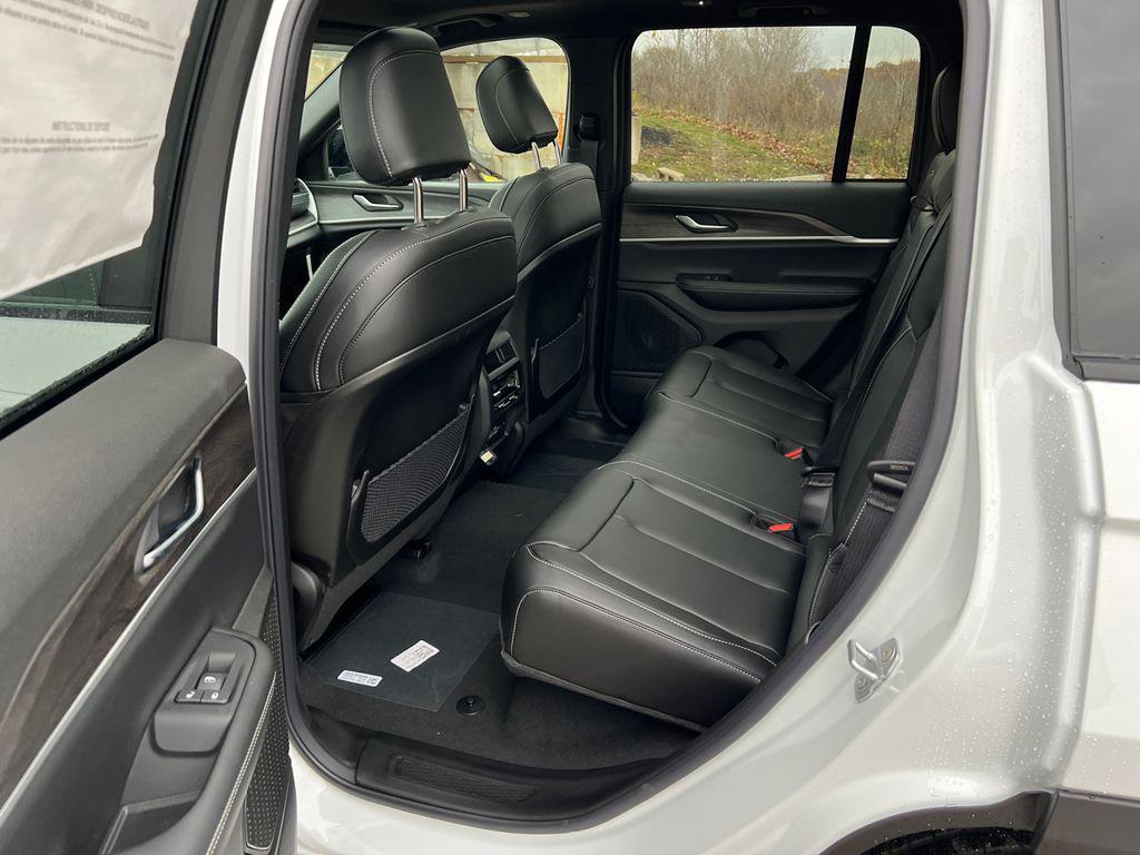 new 2025 Jeep Grand Cherokee car, priced at $45,799