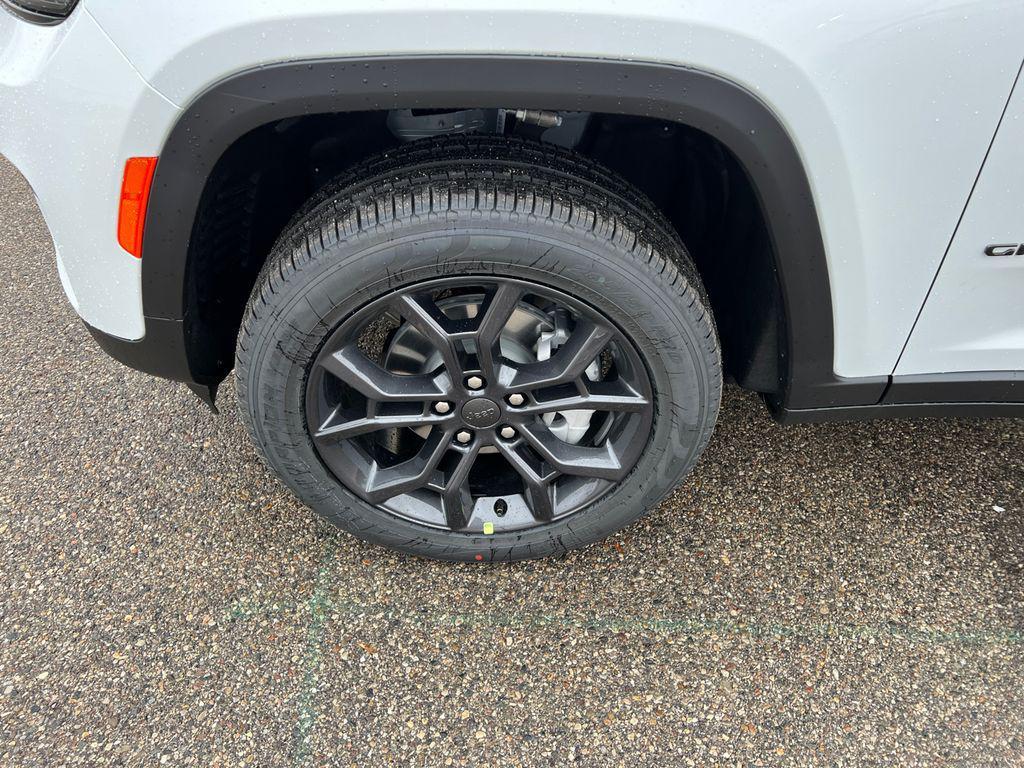 new 2025 Jeep Grand Cherokee car, priced at $45,799