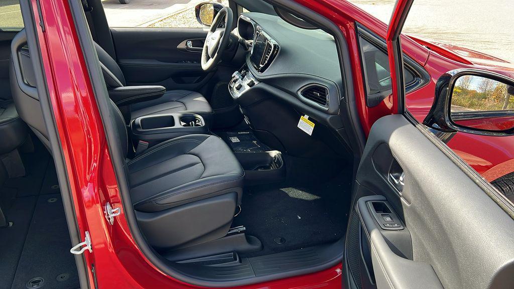 new 2026 Chrysler Pacifica car, priced at $43,343