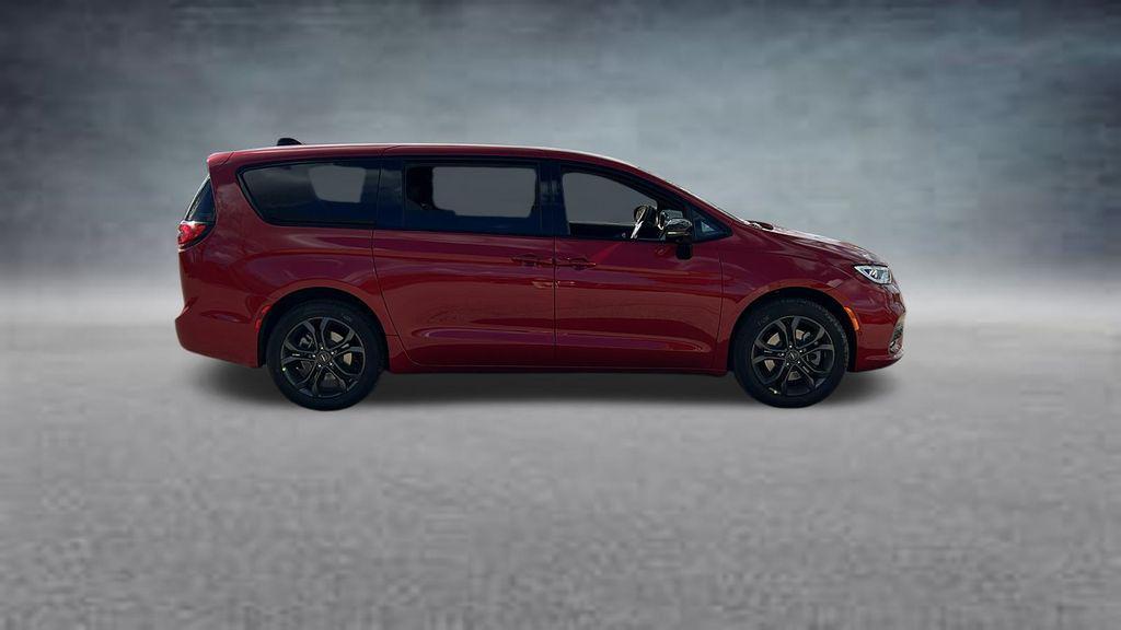 new 2026 Chrysler Pacifica car, priced at $43,343