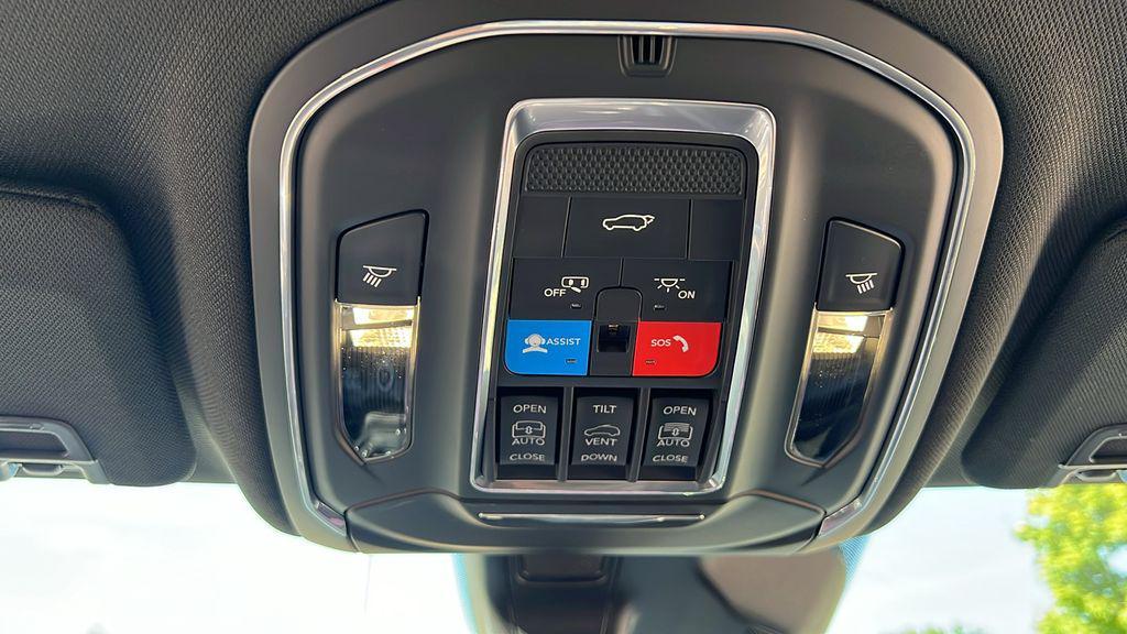 new 2025 Jeep Grand Cherokee car, priced at $49,220