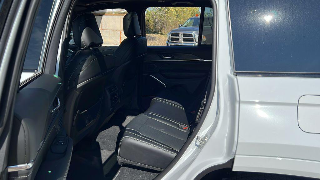 new 2025 Jeep Grand Cherokee car, priced at $49,220