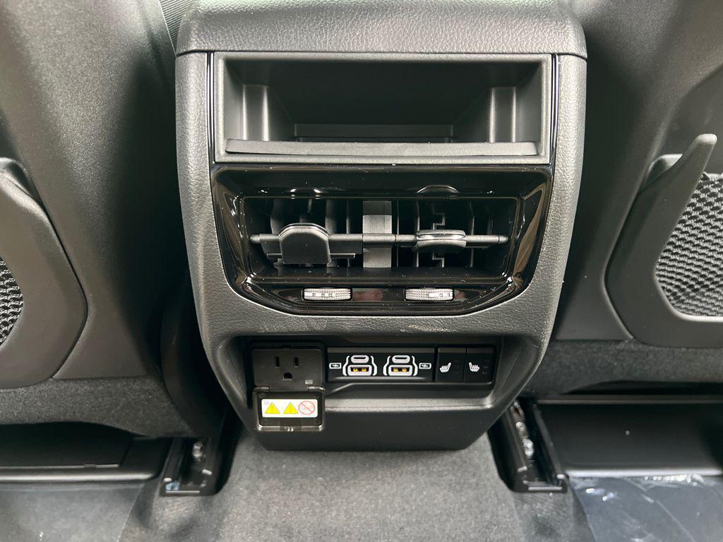 new 2025 Jeep Grand Cherokee car, priced at $43,114