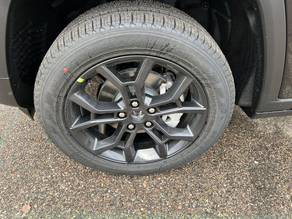 new 2025 Jeep Grand Cherokee car, priced at $43,114