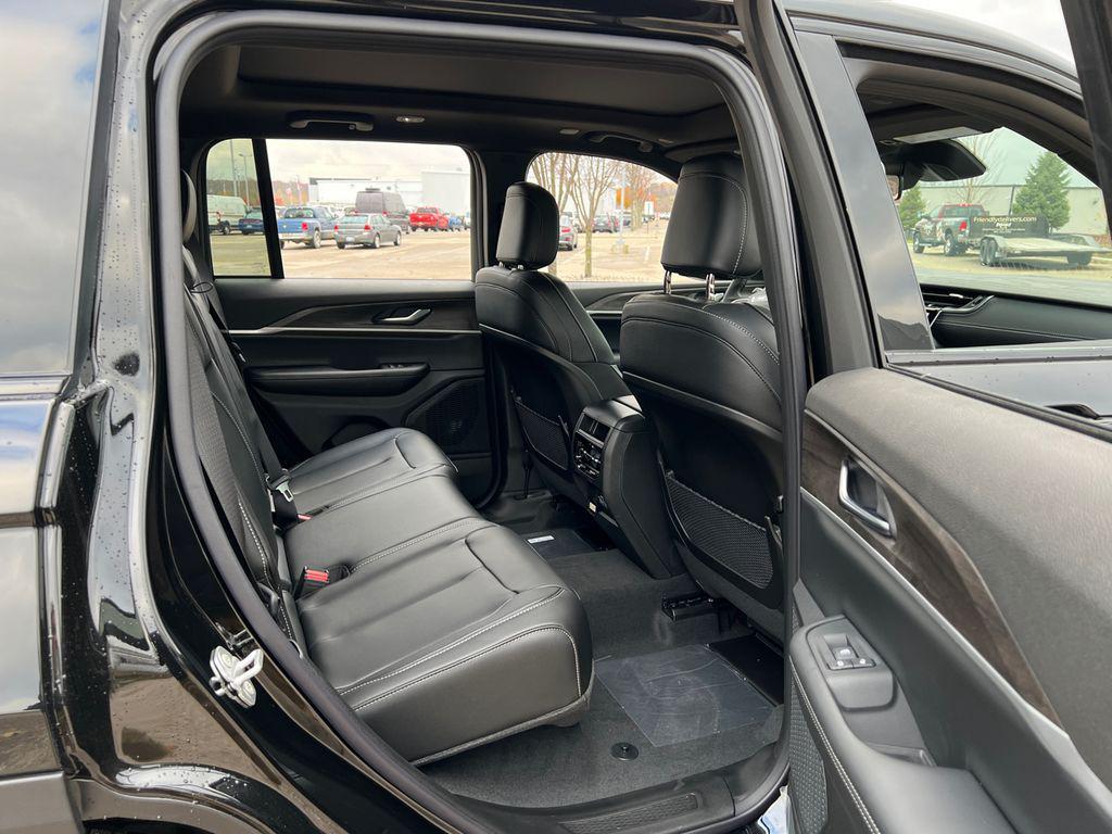 new 2025 Jeep Grand Cherokee car, priced at $43,114