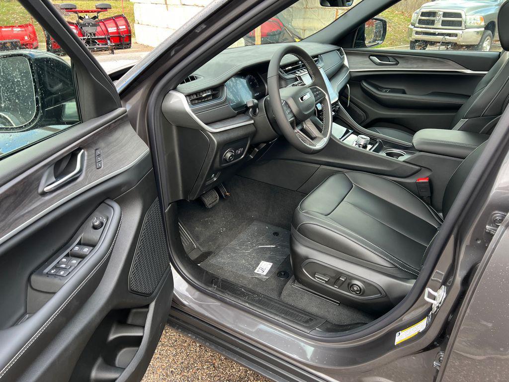 new 2025 Jeep Grand Cherokee car, priced at $46,308
