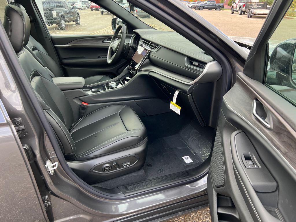 new 2025 Jeep Grand Cherokee car, priced at $46,308