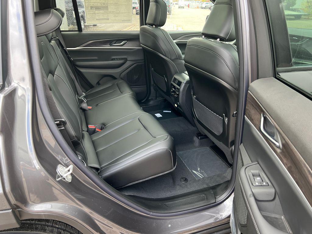 new 2025 Jeep Grand Cherokee car, priced at $46,308