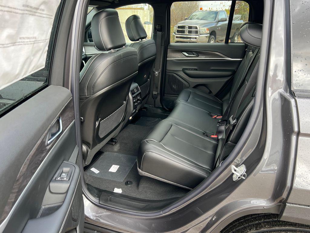 new 2025 Jeep Grand Cherokee car, priced at $46,308