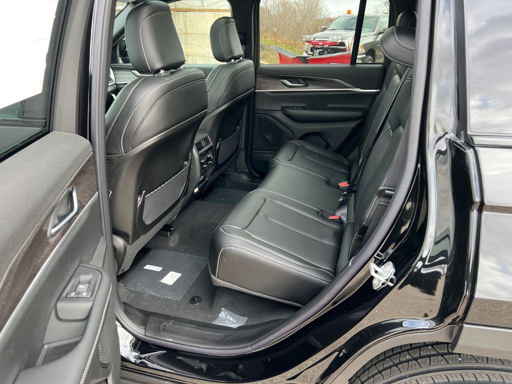 new 2025 Jeep Grand Cherokee car, priced at $46,808