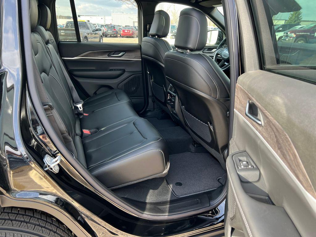 new 2025 Jeep Grand Cherokee car, priced at $46,808