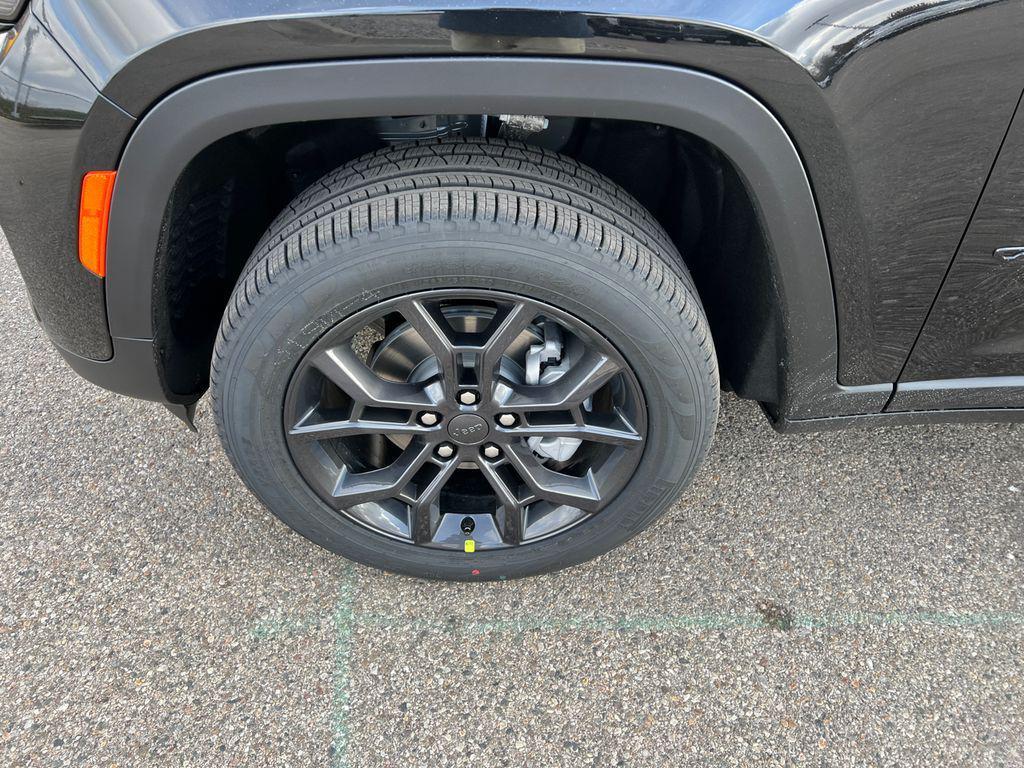 new 2025 Jeep Grand Cherokee car, priced at $46,808