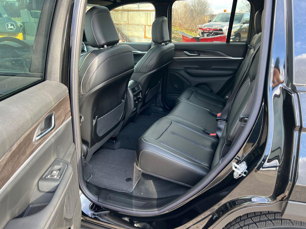 new 2025 Jeep Grand Cherokee car, priced at $46,808